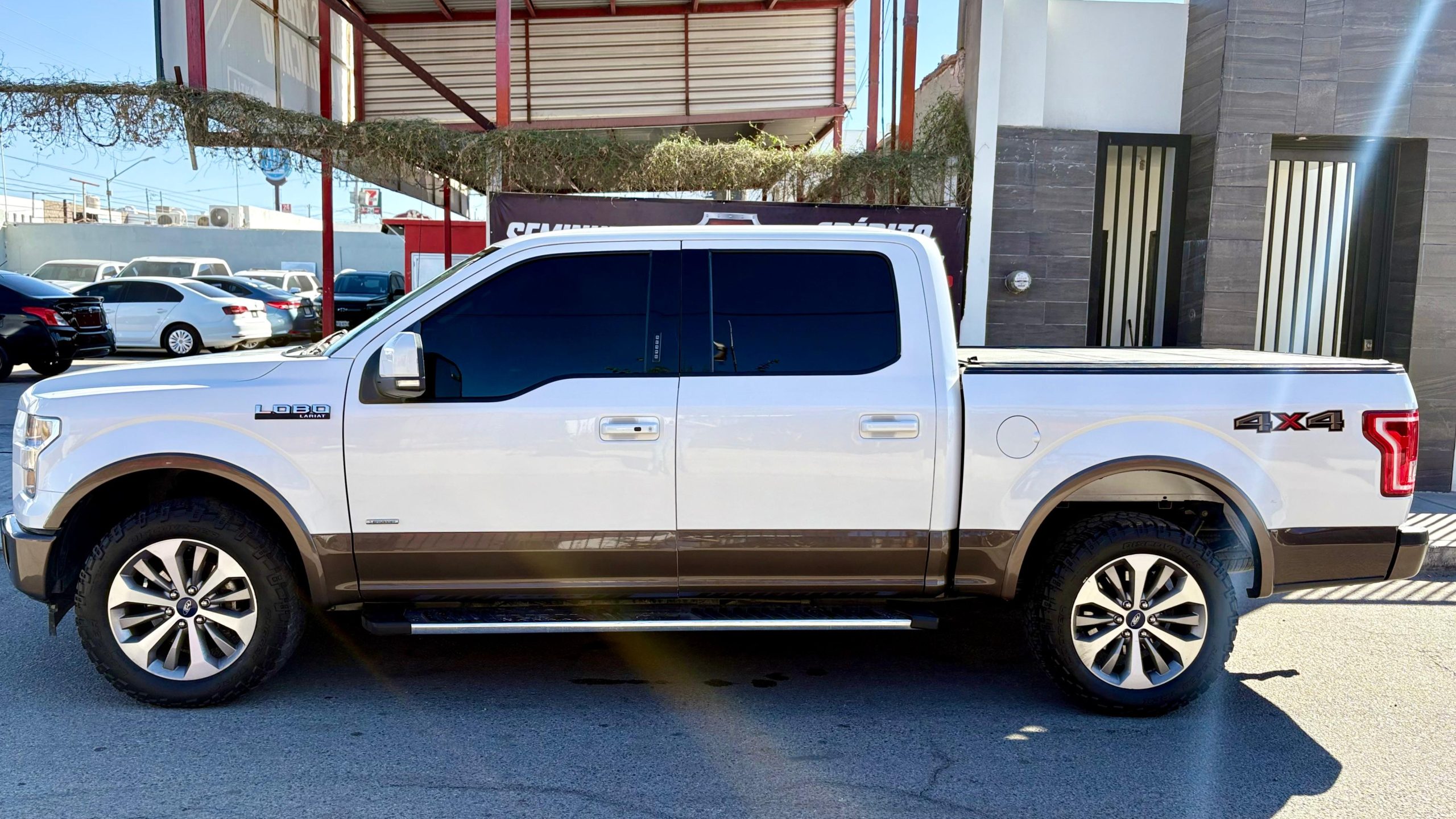 FORD LOBO LARIAT