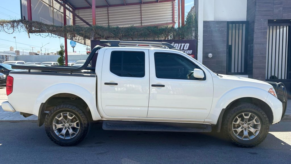 NISSAN FRONTIER PRO-4X
