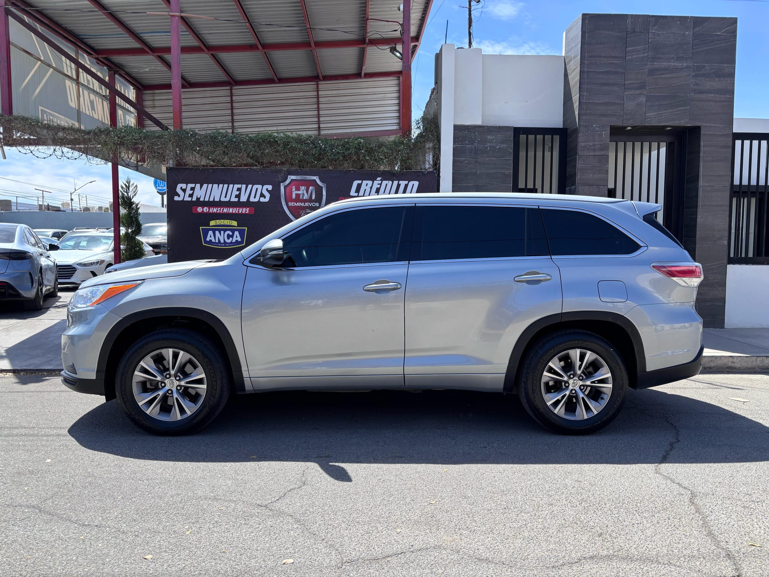 TOYOTA HIGHLANDER XLE