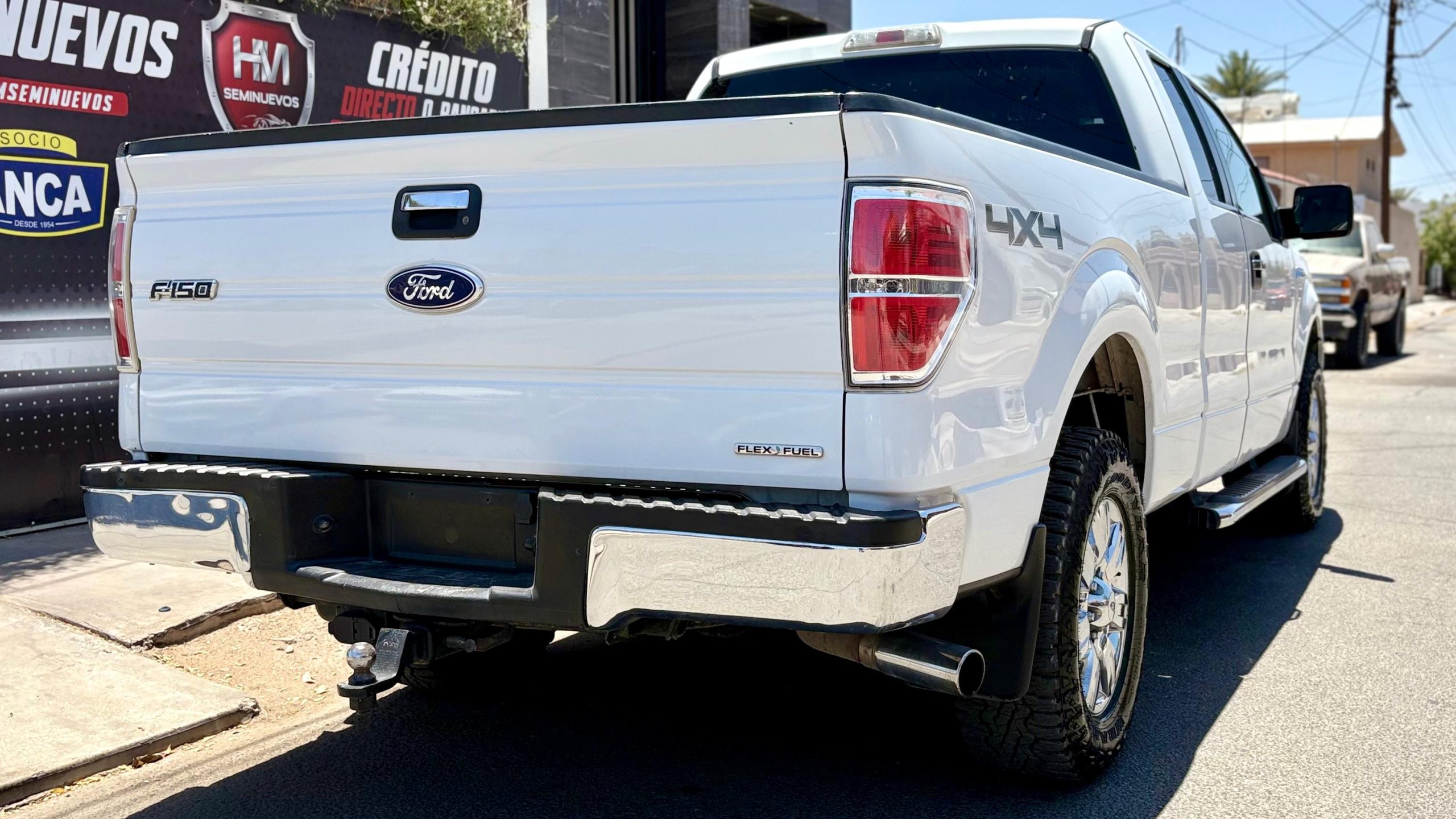 FORD F-150 XLT 4X4