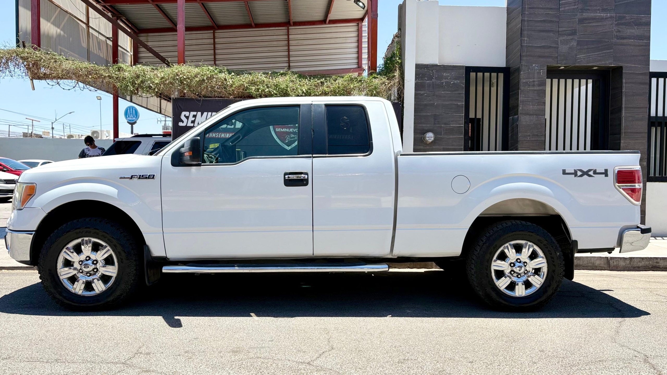 FORD F-150 XLT 4X4