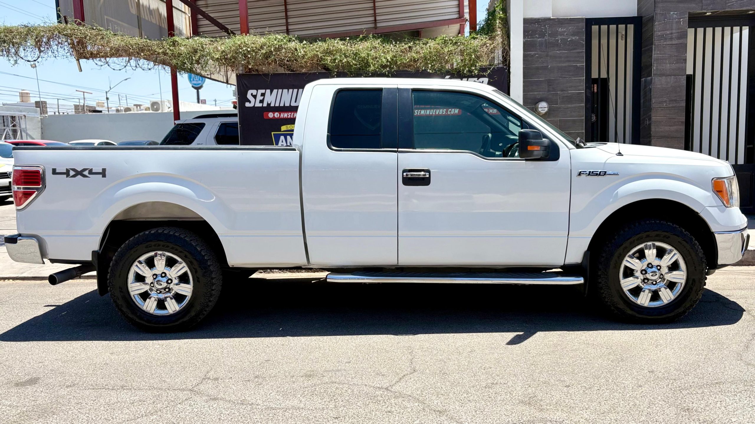 FORD F-150 XLT 4X4