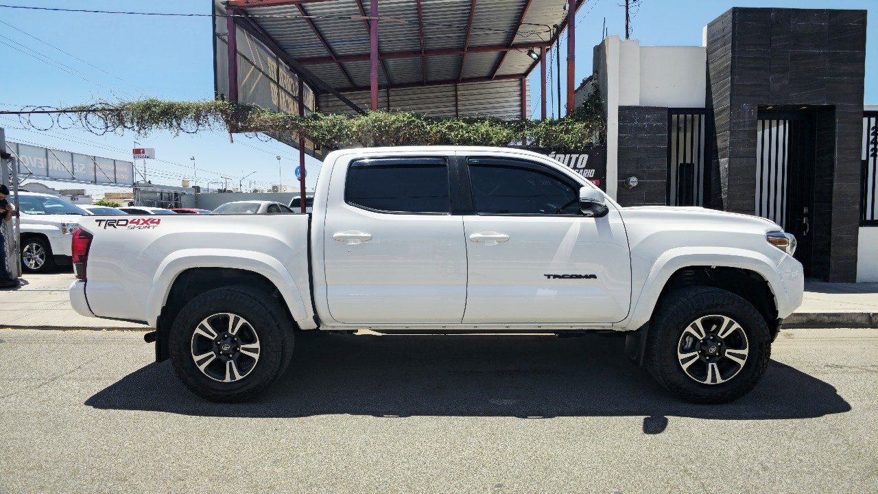 TOYOTA TACOMA 4X4