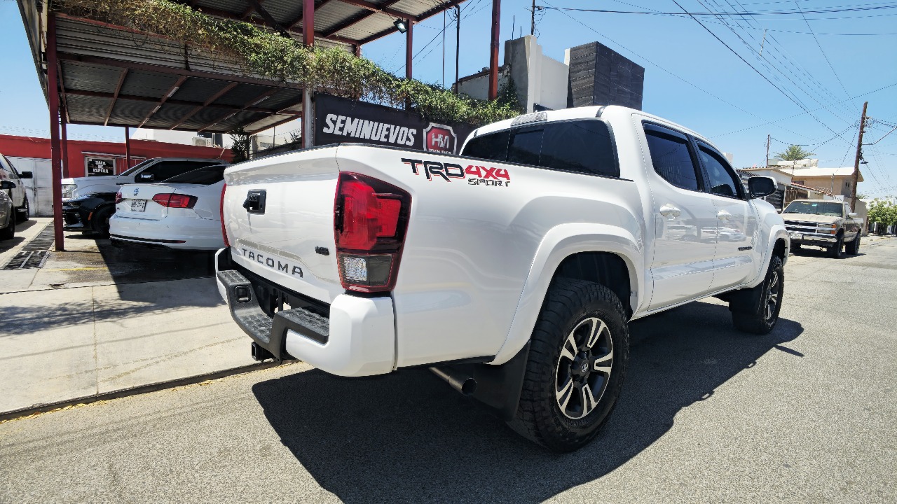 TOYOTA TACOMA 4X4